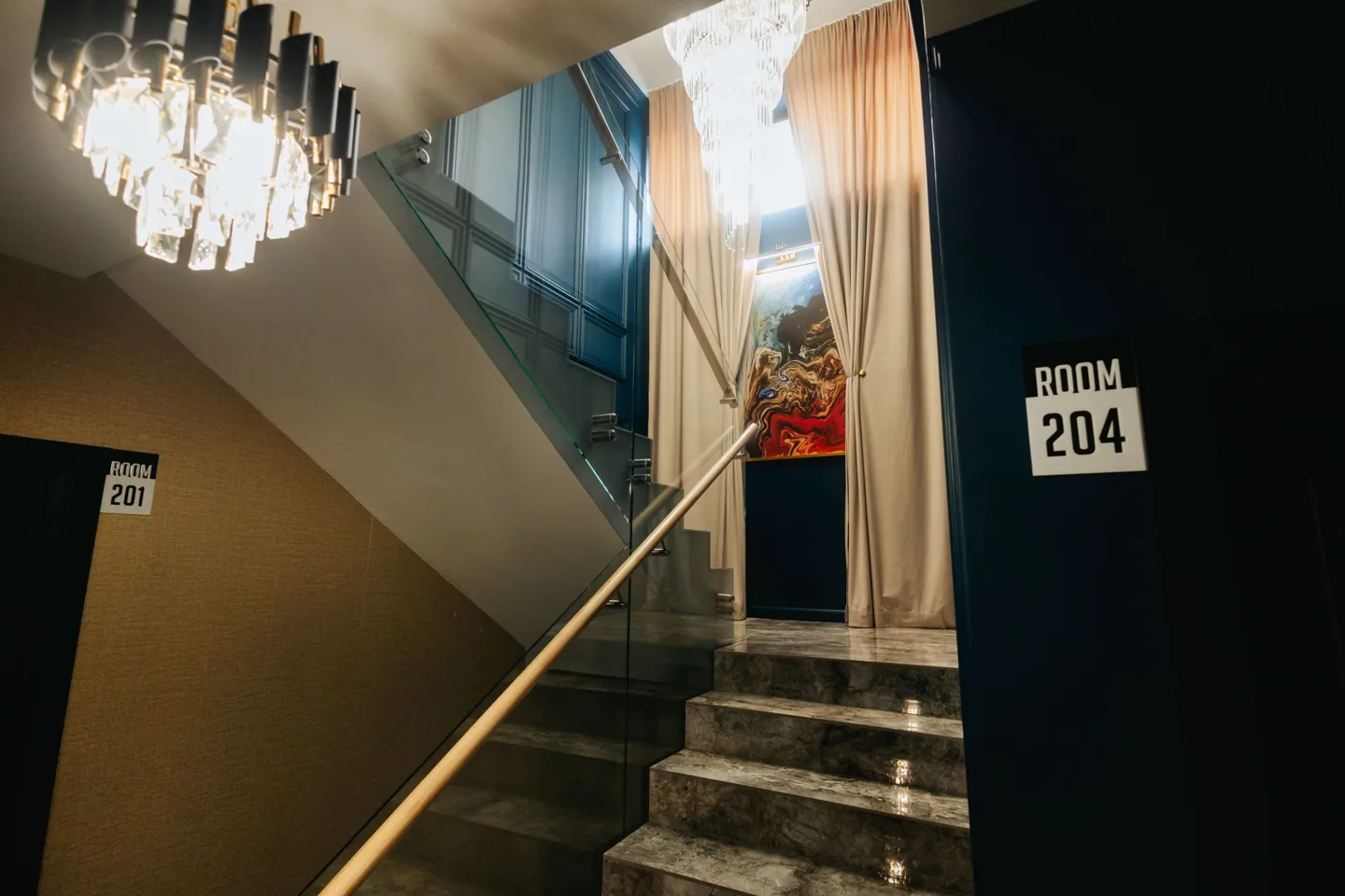 Scara interioară și designul boutique al Hotelului Goya