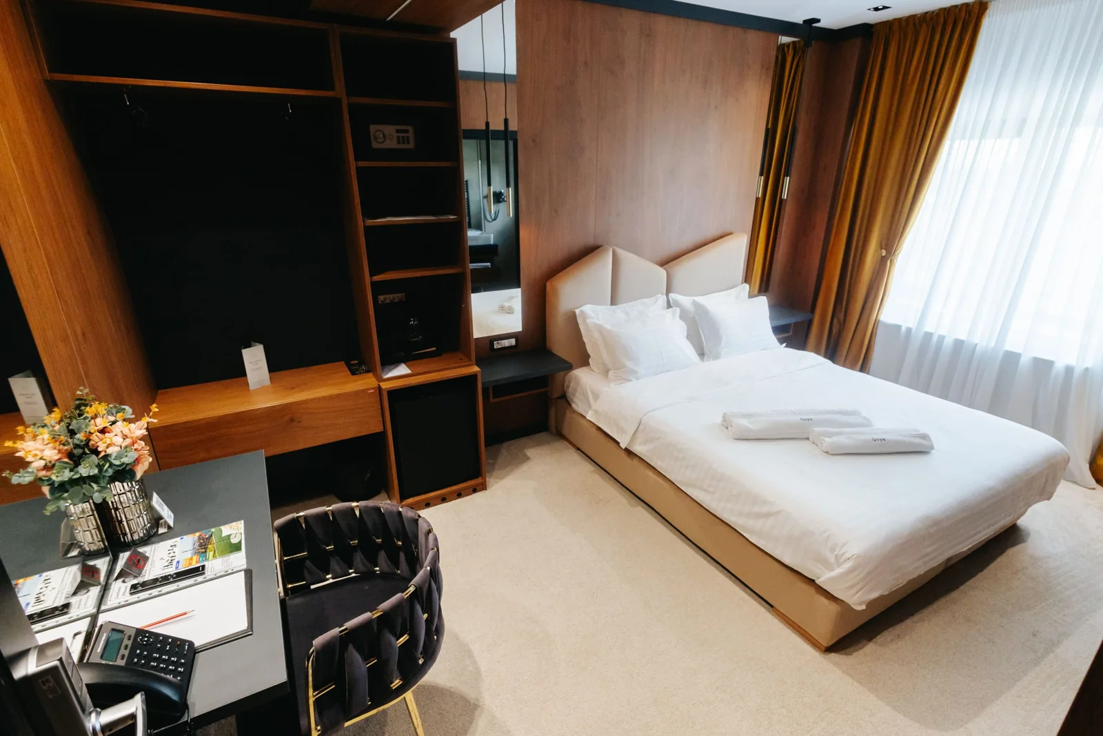 New Deluxe Double Room — photograph 1